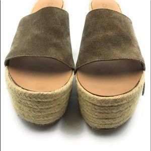 Chloe wedges